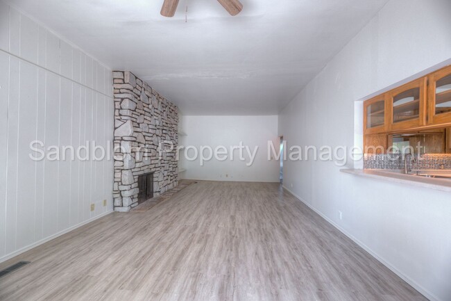Building Photo - For Lease | South Tulsa Duplex | $1400 Rent