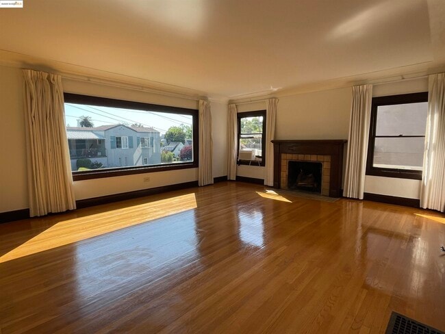 Building Photo - 1159 Winsor Ave