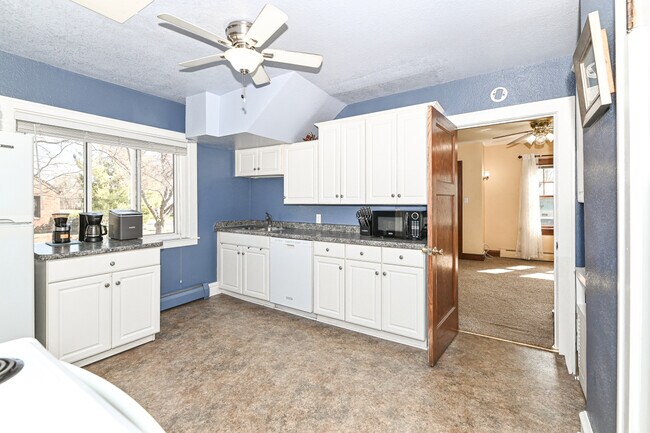 Building Photo - 3717 S 56th St