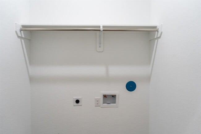 Building Photo - 5018 Dieppe St