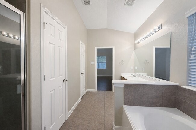 Building Photo - 2614 Orchard Creek Ln