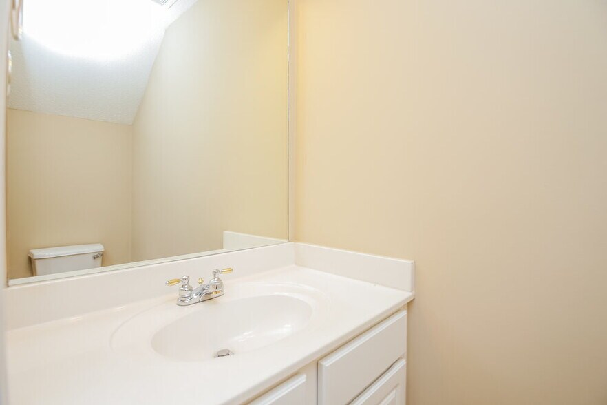 Building Photo - 5804 Tree Fern Ct