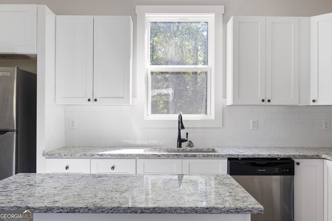 Building Photo - 205 Pinecrest Rd