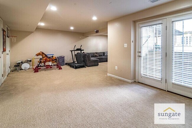 Building Photo - 7526 Helston Ct