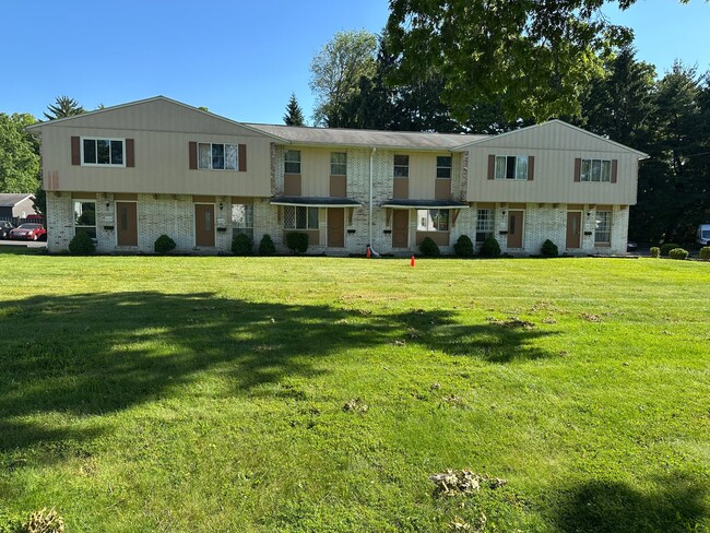 Building Photo - 670 Loomis Ave