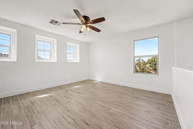 Building Photo - 16332 W Moreland St