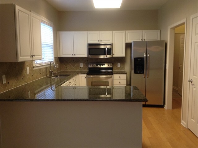 Building Photo - 6325 Elderslie Dr