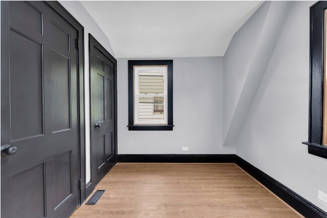 Building Photo - 3186 E 137th St