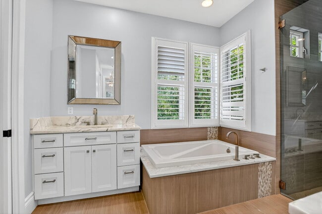 Building Photo - 200 NW 10th St