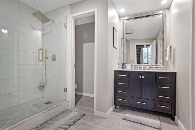 Building Photo - 3235 Roswell Rd NE