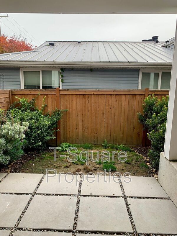 Building Photo - 3905 SW Findlay St