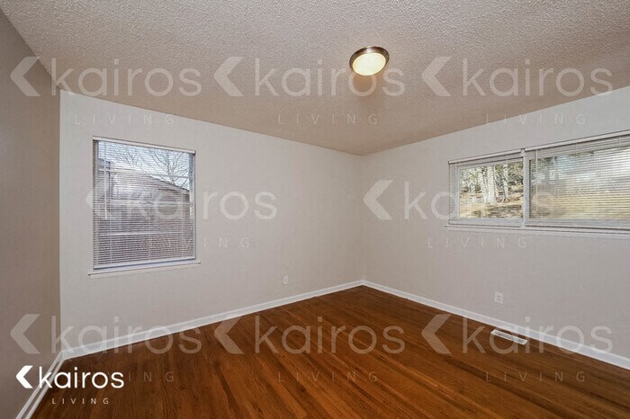 Building Photo - 5169 Beacon Dr
