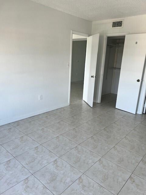 Building Photo - 4164 Inverrary Dr