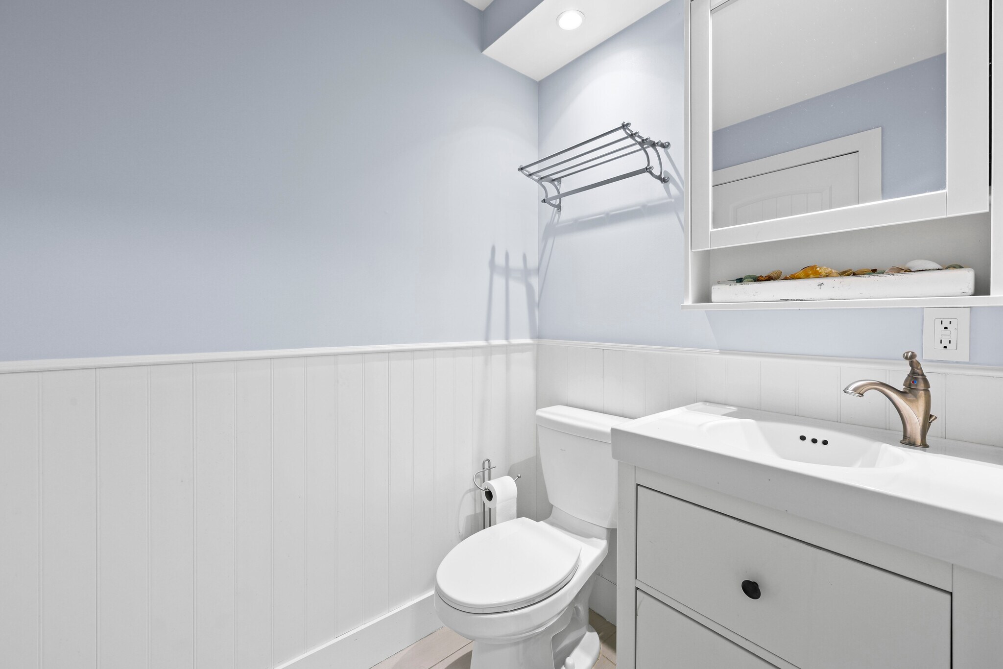 Building Photo - 3937 Arelia Dr N