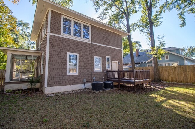 Building Photo - Immediate move-in! Short-term lease! Spacious 4BR/3BA Home Near USC!