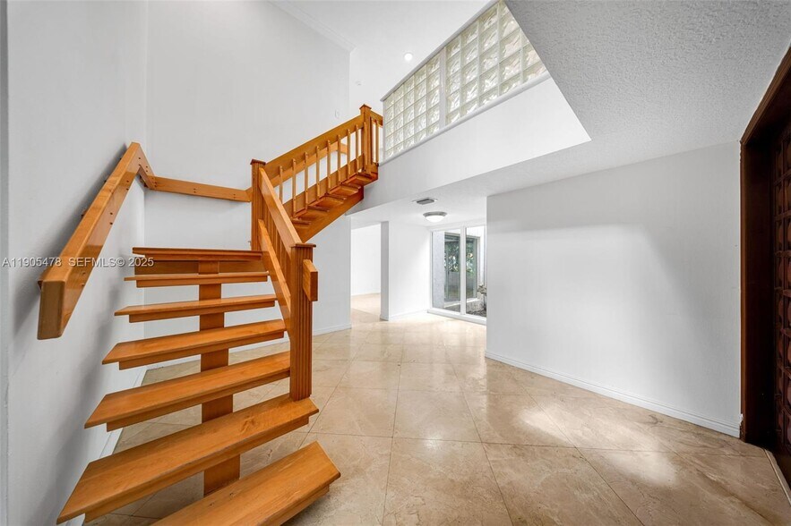 Building Photo - 4000 Alhambra Cir