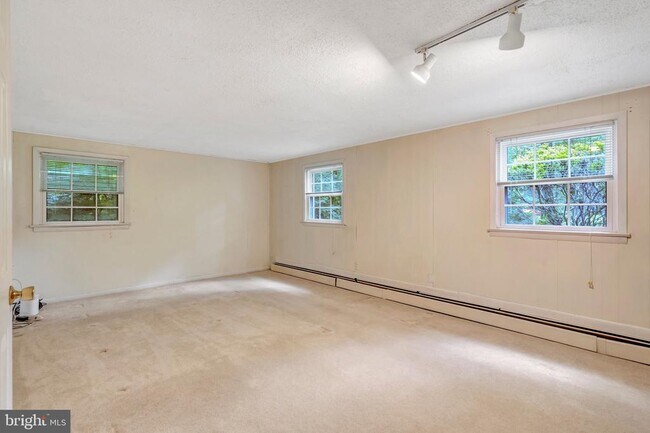 Building Photo - 5315 Summit Dr