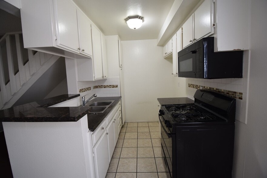 Building Photo - 5652 Colfax Ave