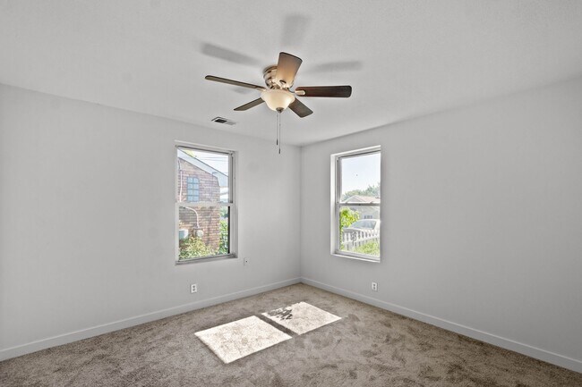 Building Photo - AVAILABLE NOW, DON'T MISS THIS UPDATED 3 B...
