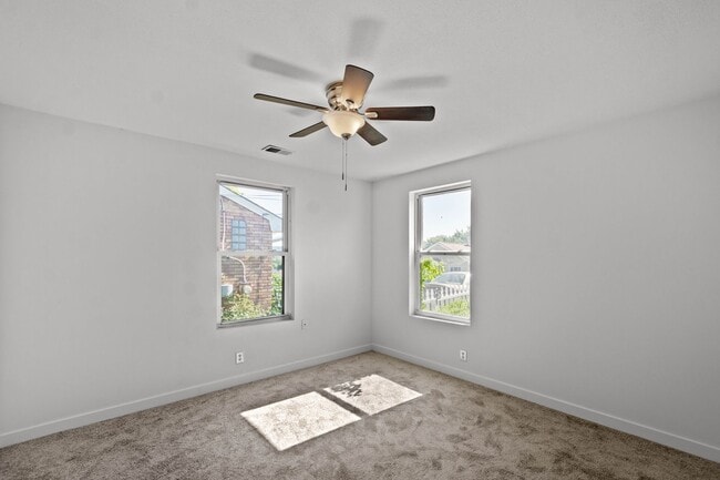 Building Photo - MOVE IN TODAY TO THIS UPDATED 3 BEDROOM HOUSE IN MOON TOWNSHIP! Move-in gift available, a brand-n...