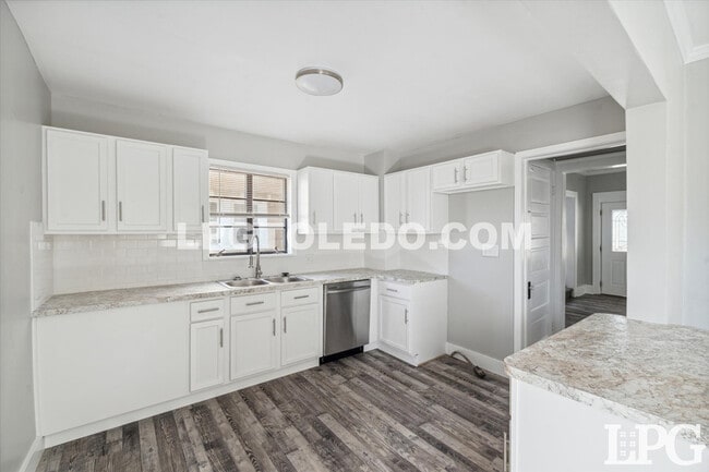 Building Photo - 4117 Thornton Ave