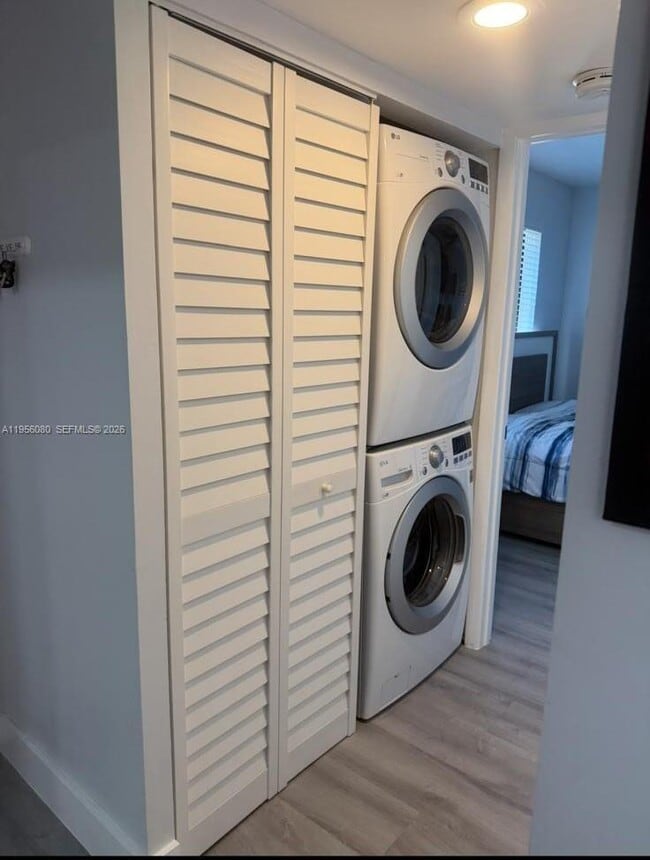 Building Photo - 1327 Towhee St