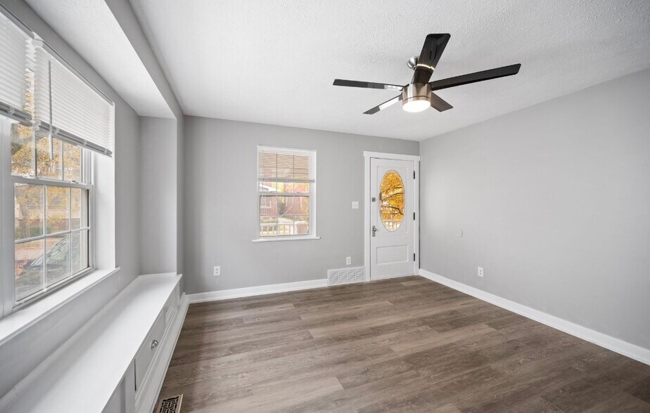 Building Photo - 2026 Dowd Ave