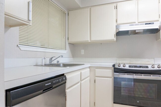 Building Photo - 431 Stonewood Dr