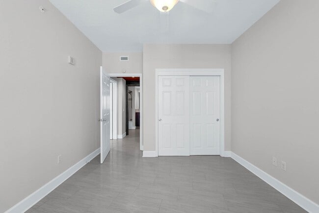 Building Photo - “Luxury, Location, Lifestyle — All at The ...
