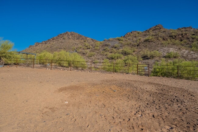 Building Photo - 1902 E Cortez St