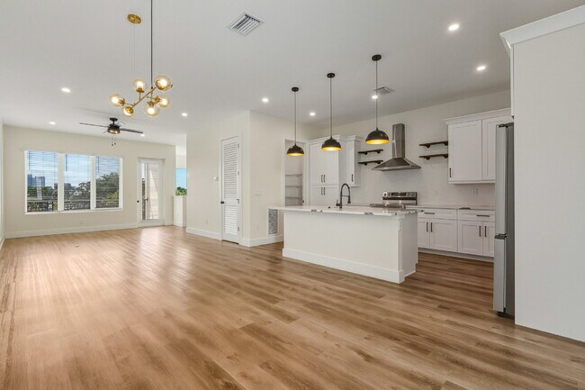 Building Photo - 3 Bedroom, 3.5 Bath Townhouse Minutes From Downtown!!!