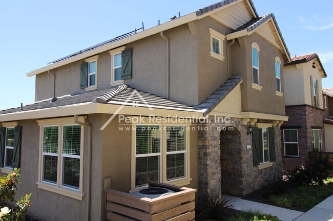 Building Photo - Beautiful Newer Roseville 3bd/2.5ba Home i...