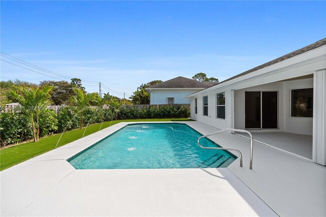 Building Photo - 5923 Loxahatchee Pines Dr