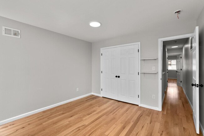 Building Photo - 2518 E Fayette St