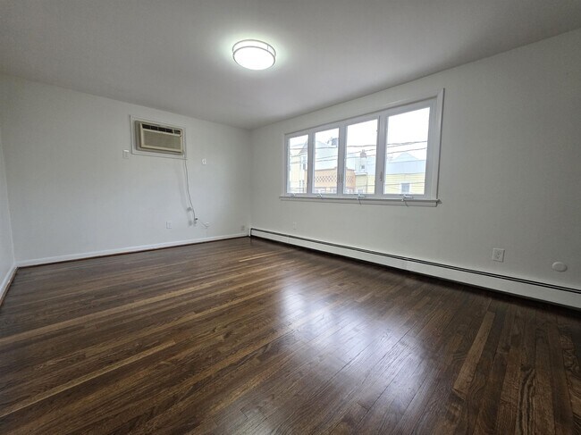 Building Photo - 195 South St