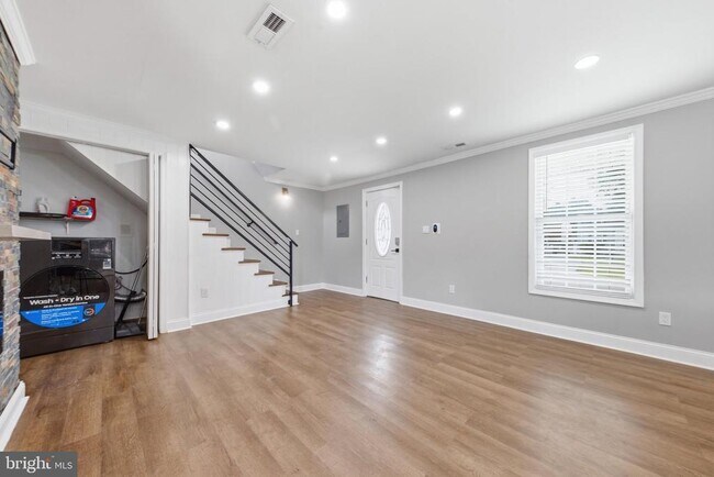 Building Photo - 3524 Meadowside Ave