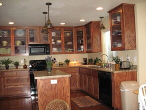 Building Photo - 657 Spring Valley Dr