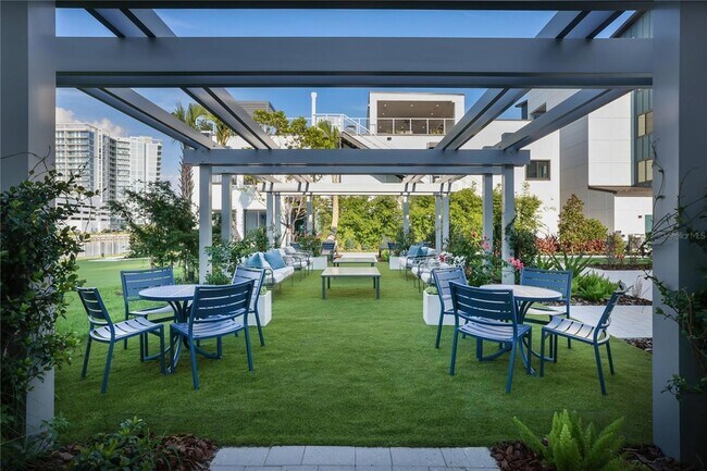 Building Photo - 5127 W Tyson Ave