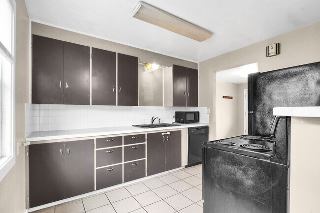 Building Photo - 1131/1133 W Ivy Ave