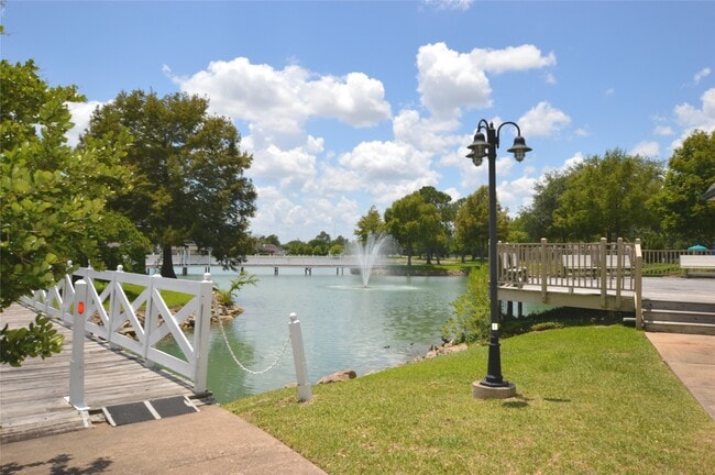 Building Photo - 703 Flower Field Ct