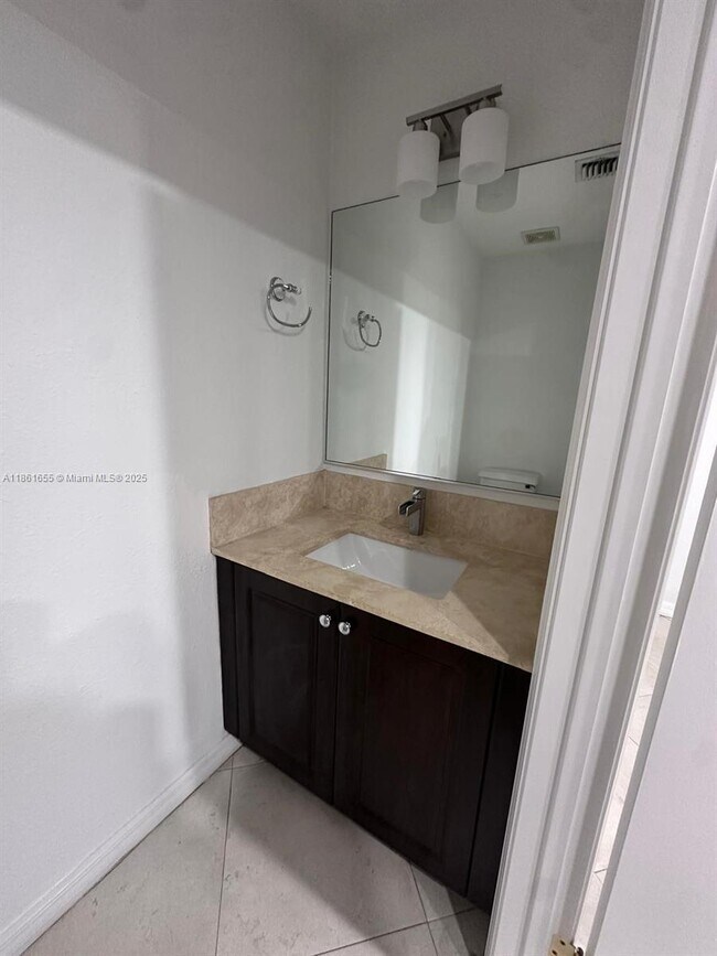 Building Photo - 991 Sevilla Cir