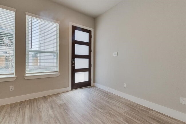 Building Photo - 7713 Rainbow Cl