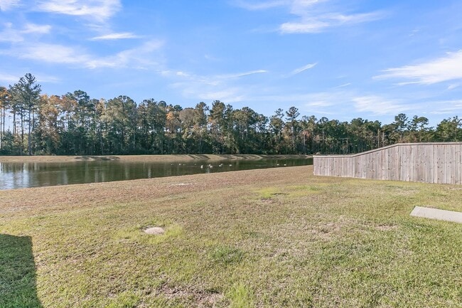 Building Photo - 3 Bedroom 2.5 Bath Located in Pine Hills in Summerville
