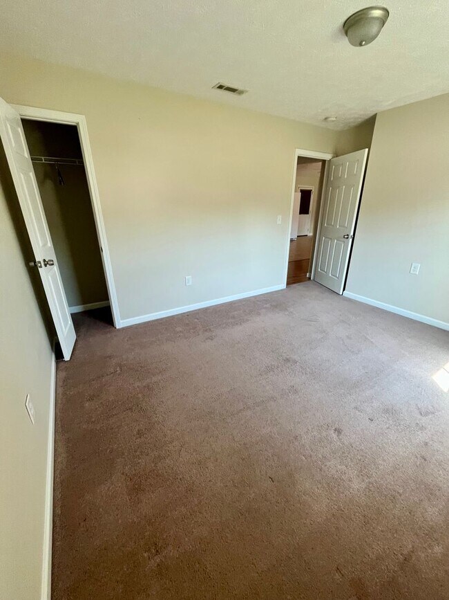 Building Photo - Quiet Neighborhood Charm with Everyday Con...
