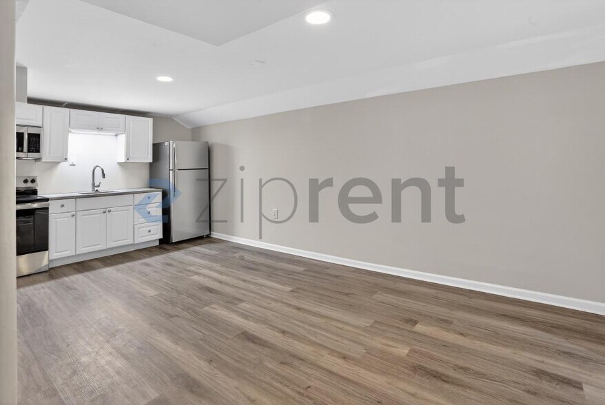 Building Photo - Unit B