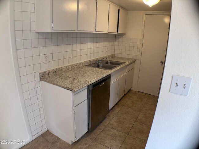 Building Photo - 4012 S 45th St