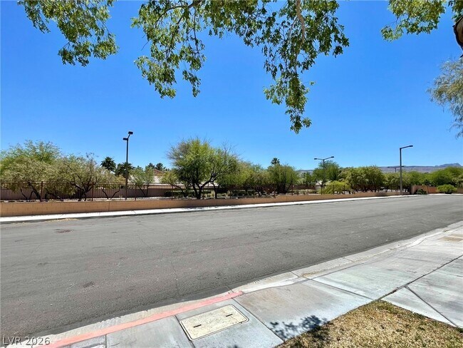 Building Photo - 10546 Big Mill Dr