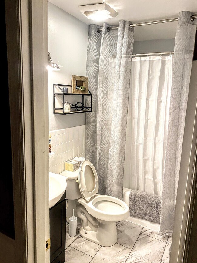 Building Photo - 2925 Center St