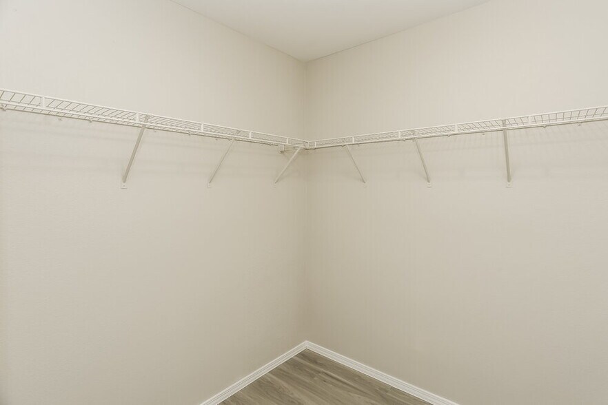 Building Photo - 10465 Armand Ave