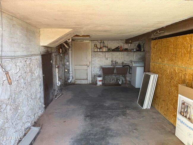 Building Photo - 1222 Mesita Dr